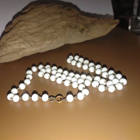 Vintage Smooth Milk Glass Bead Necklace 36 inch Length Gold Tone Clasp White - Picture 7 of 7